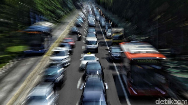 Ban Mobil Pecah Saat di Jalan, Lakukan Hal Ini